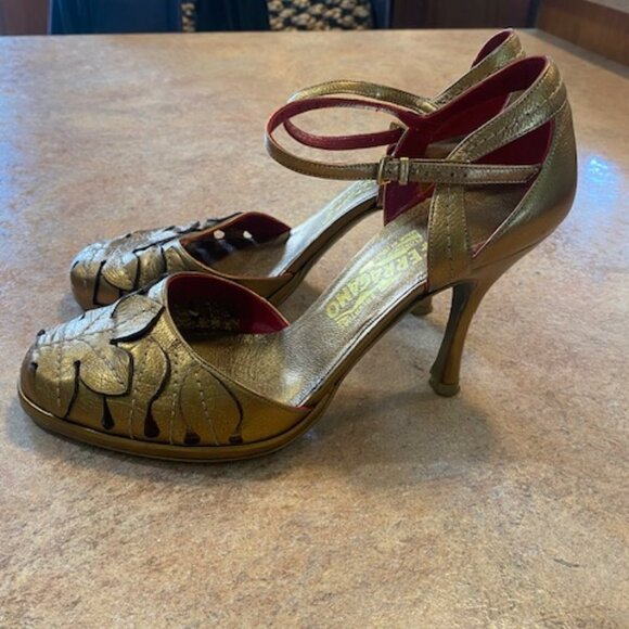 Ferragamo Gold Heels Size 9 1/2 B Leaf design Leather - Picture 15 of 16